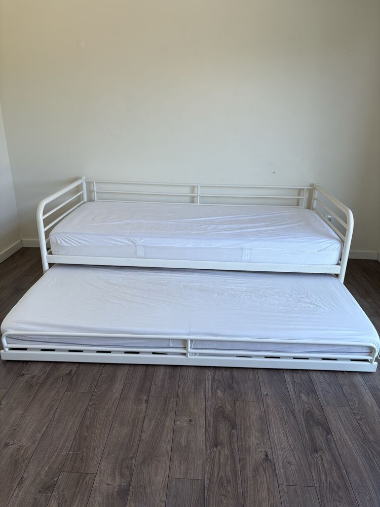 Cama individual de ferro, com cama gaveta