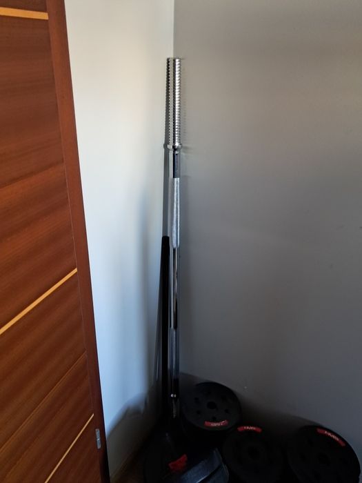 Ławka do ćwiczeń w zestawie z obciążeniem