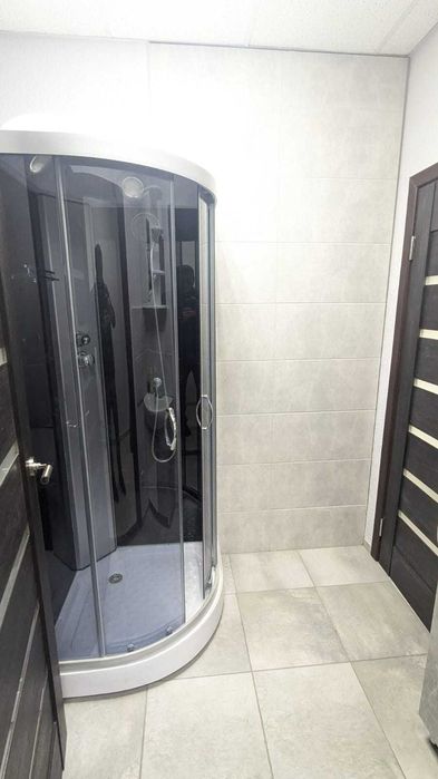 Арсенальна, Івана Мазепи 3-Б, поруч фуд-корт, урядовий квартал