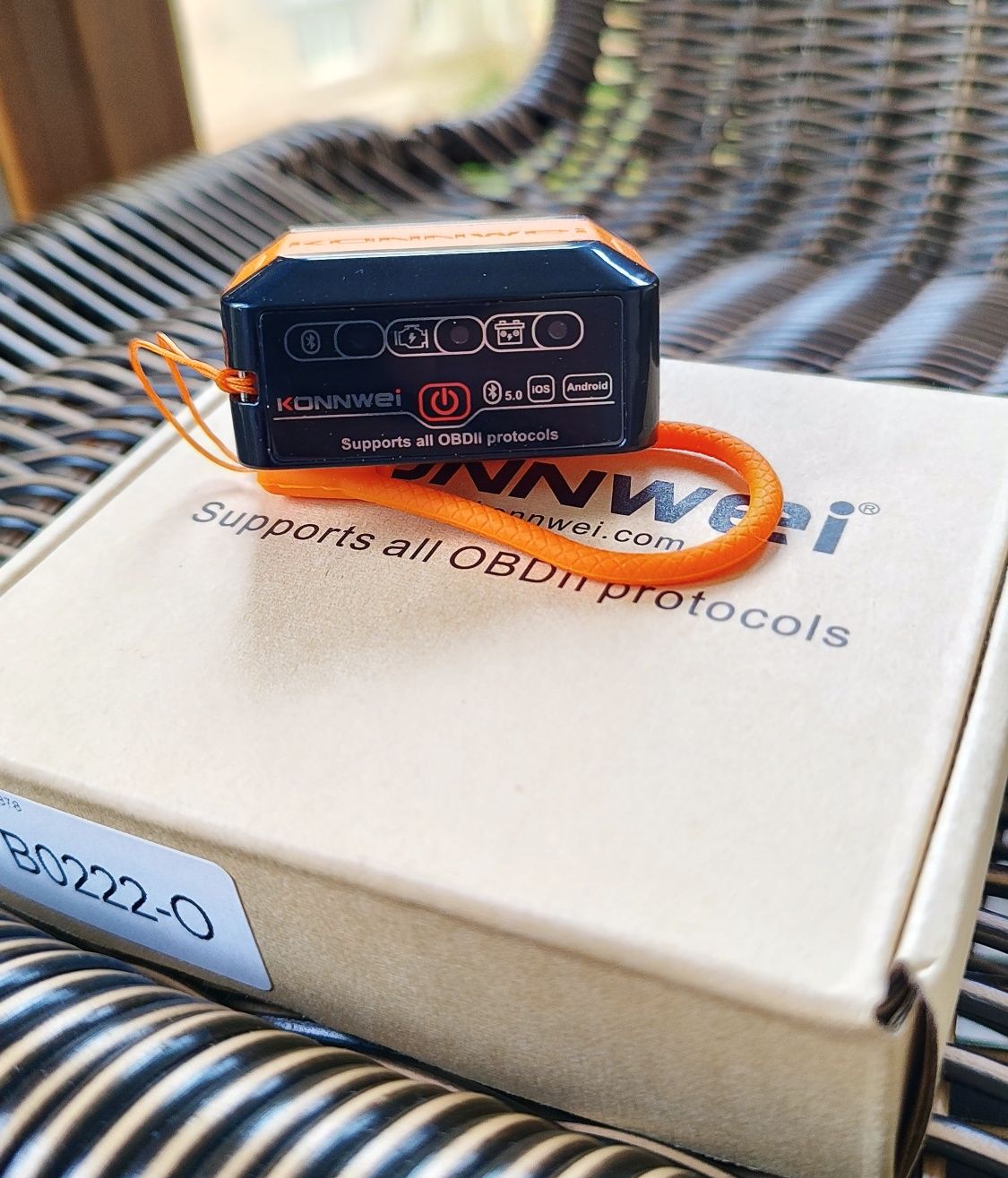 Діагностичний Bluetooth OBD2 сканер ELM327 KONNWEI KW906