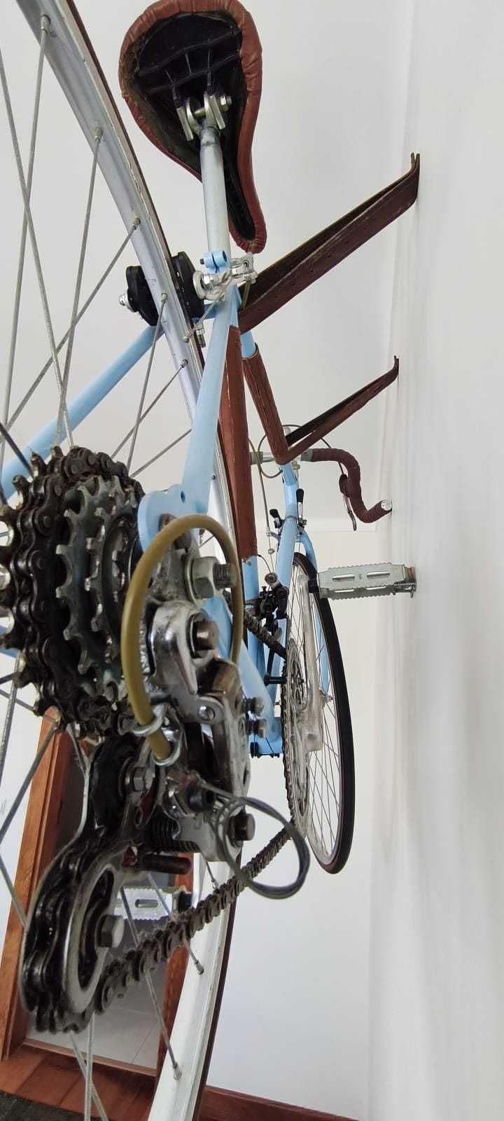 Bicicleta de Ciclismo Antiga Restaurada