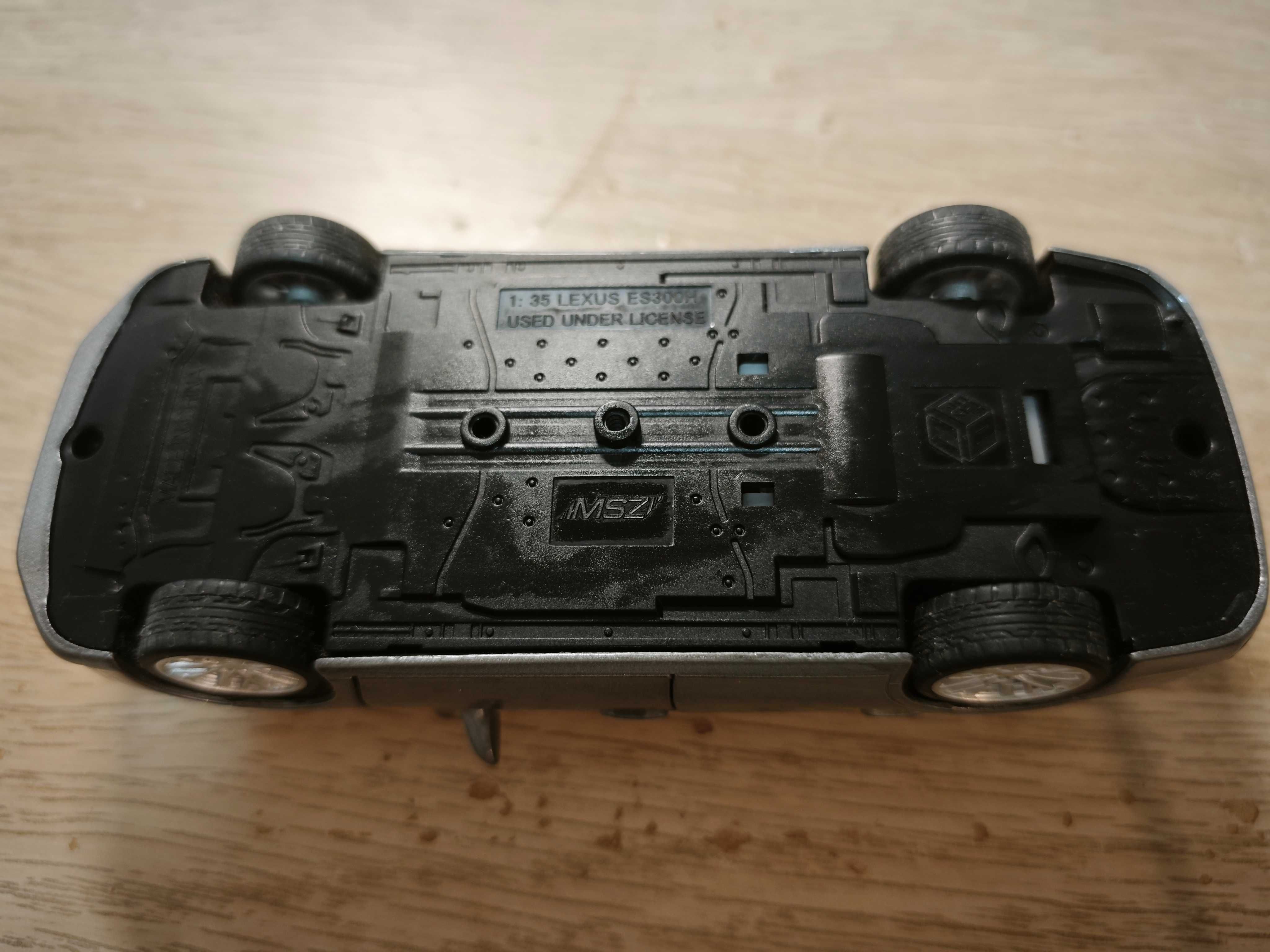 miniatura 1/35 Lexus ES300h