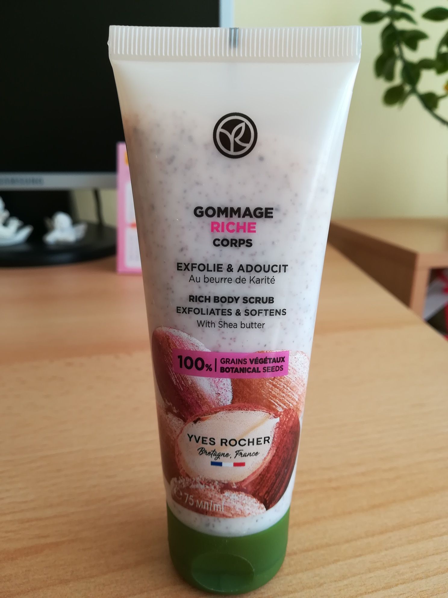 Yves Rocher Peeling do ciała z masłem karite 75 ml Nowy