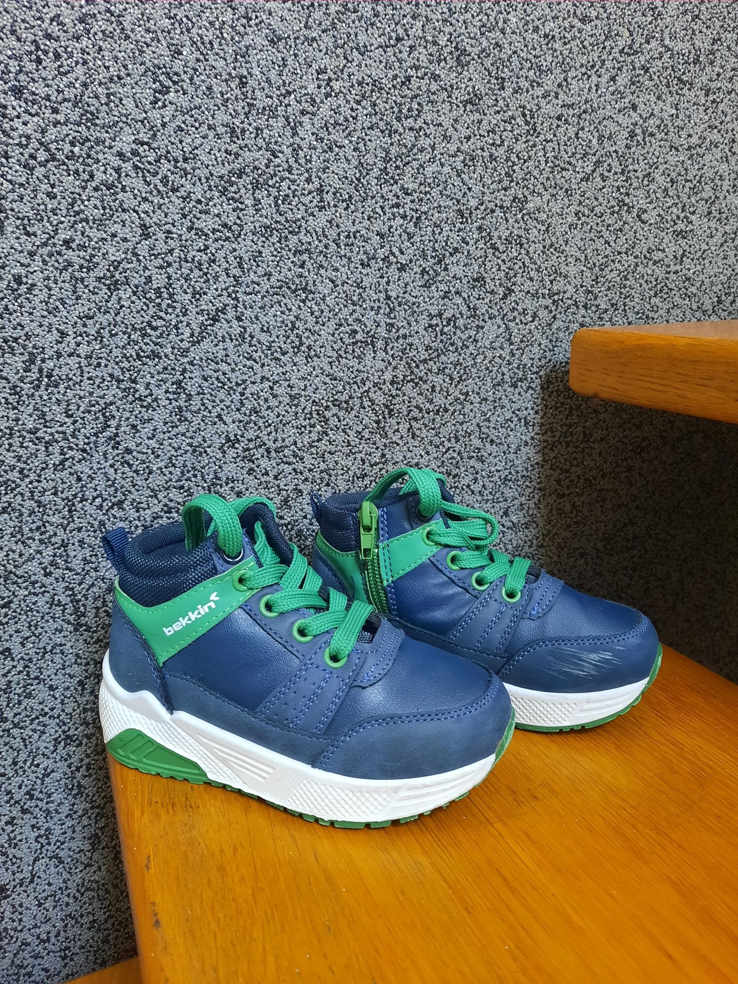 Buty chłopięce Bekkin rozmiar 26