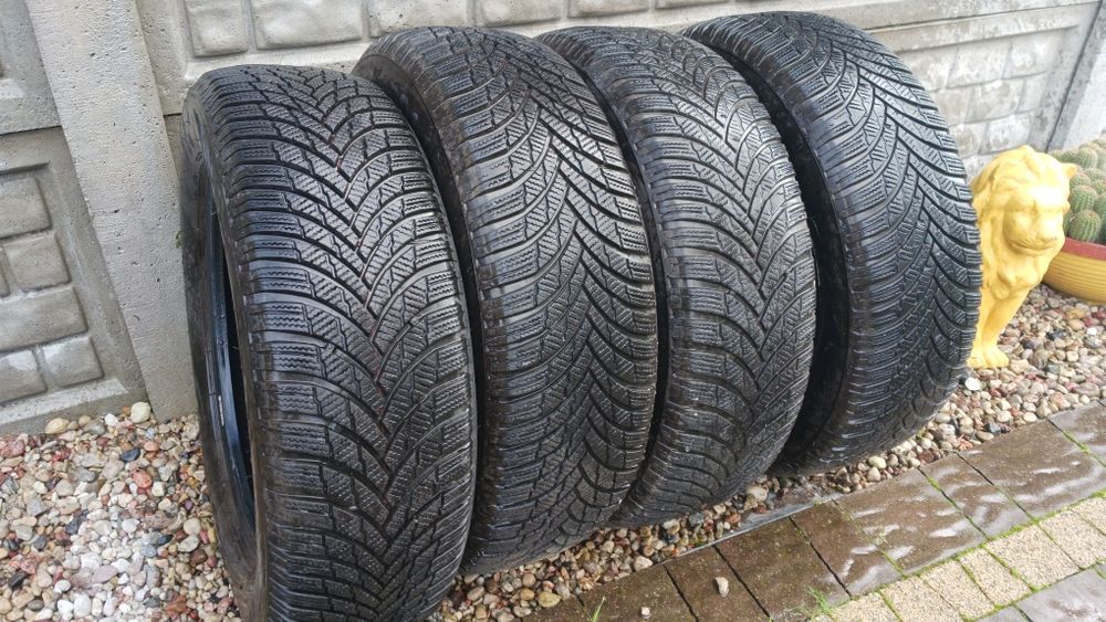 Sprzedam zimowe opony Firestone 215/65R17. Cena za komplet