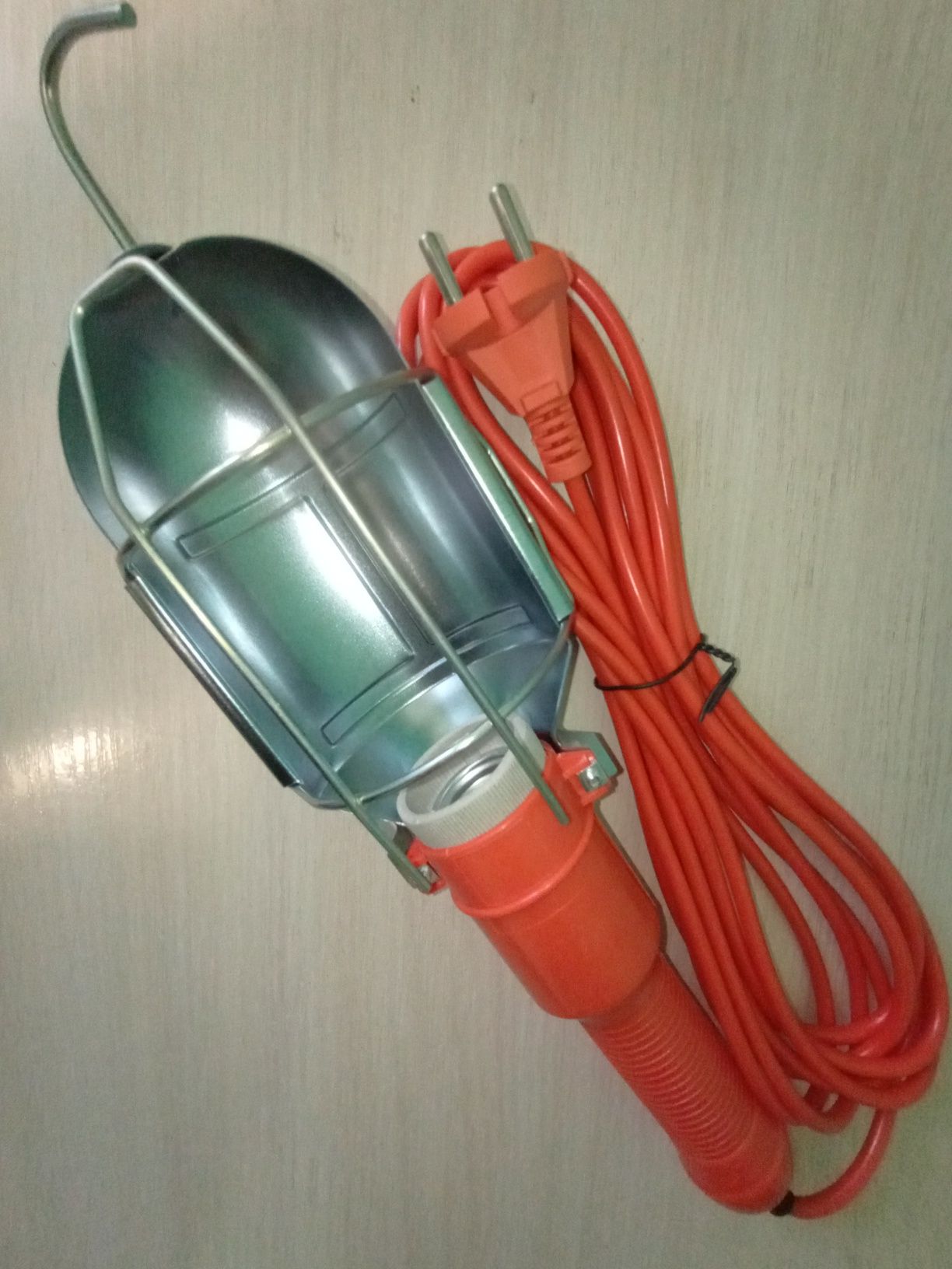 Переносна лампа з виключателем