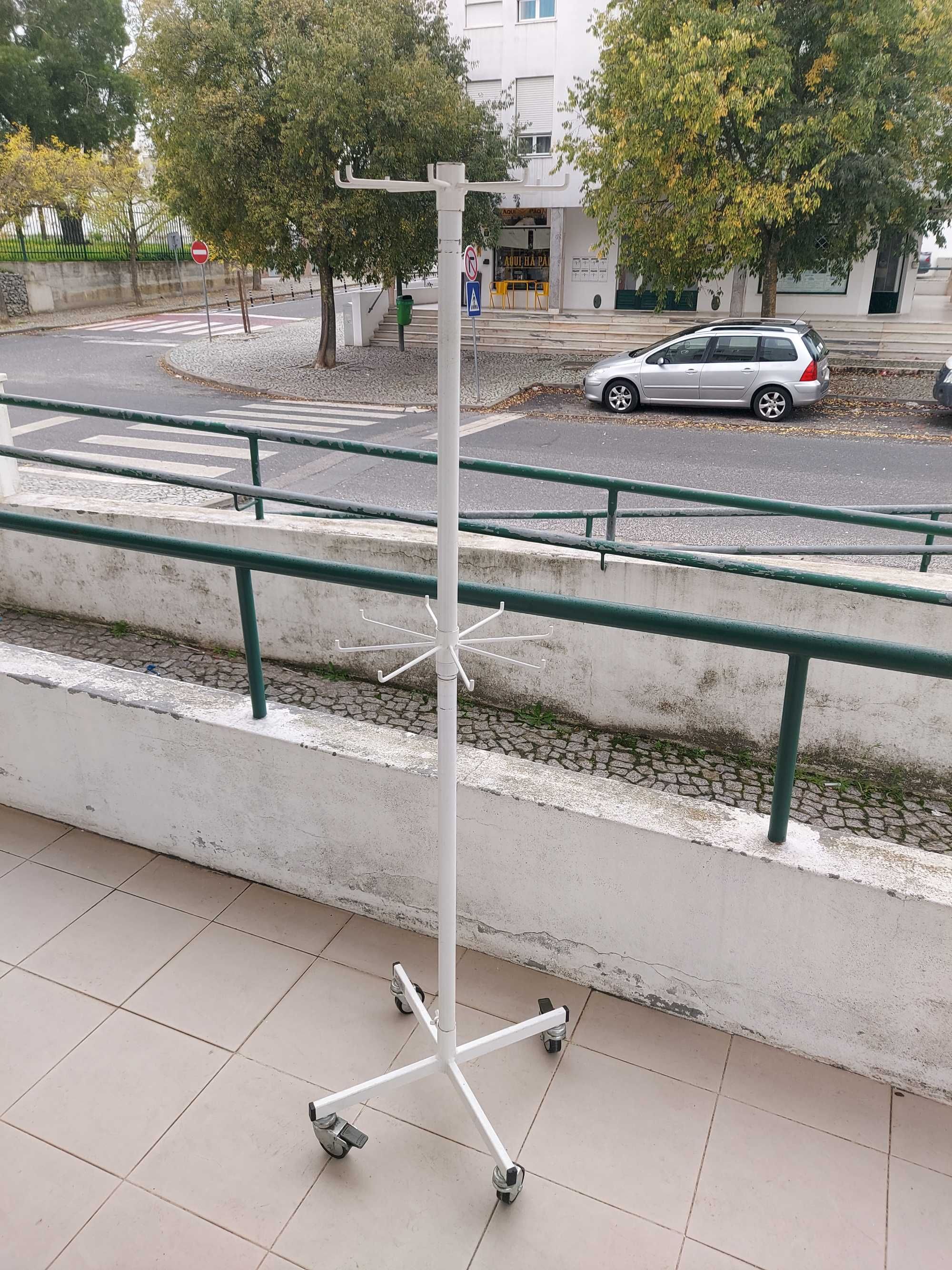 Expositor metálico