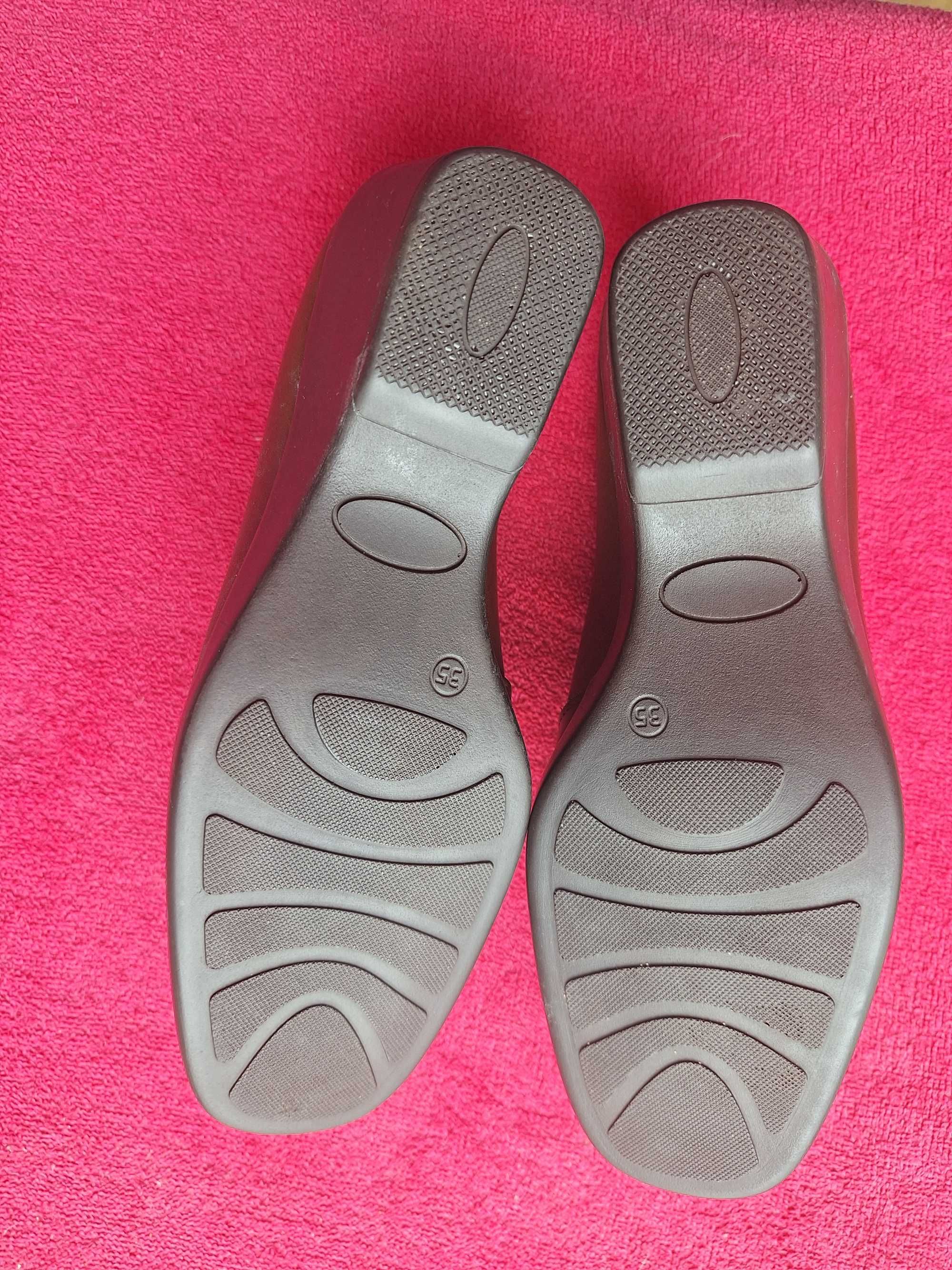 Vendo sapato tamanho 35 novo