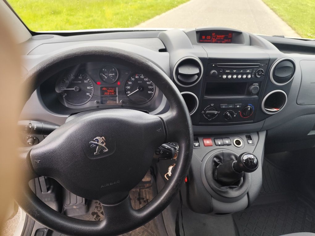 Peugeot Partner Berlingo maxi King 3 osoby klimatyzacja zabudowa regał