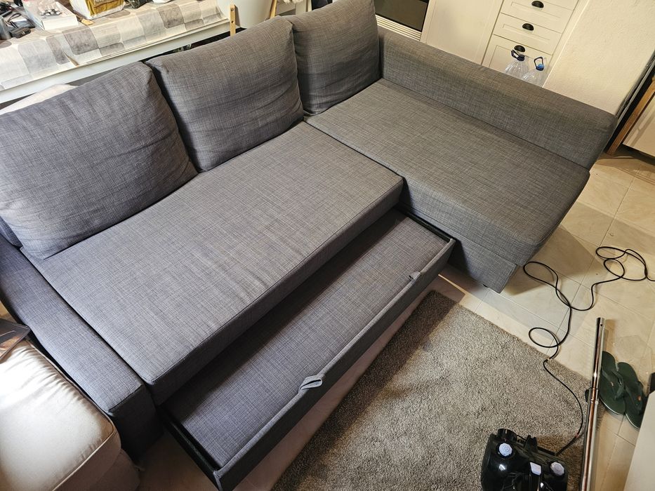 Sofá com cheselong e arrumação