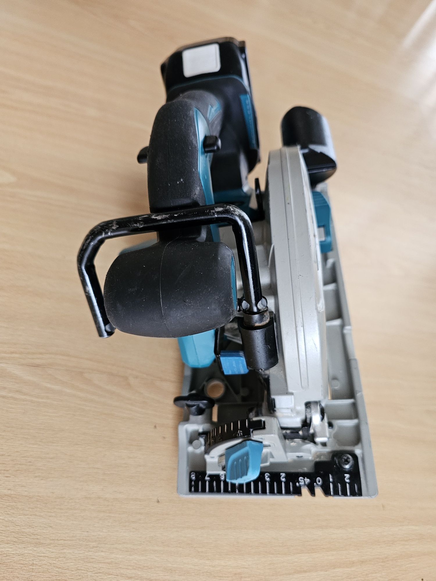 MAKITA DHS680 Aku Pilarka Tarczowa Aku5.0Ah Ładowarka BRUSHLESS ŁADNA