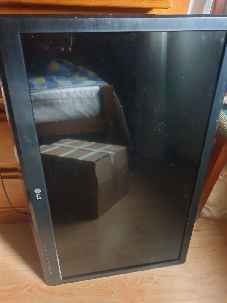 Televisao led LG a funcionar muito bem.