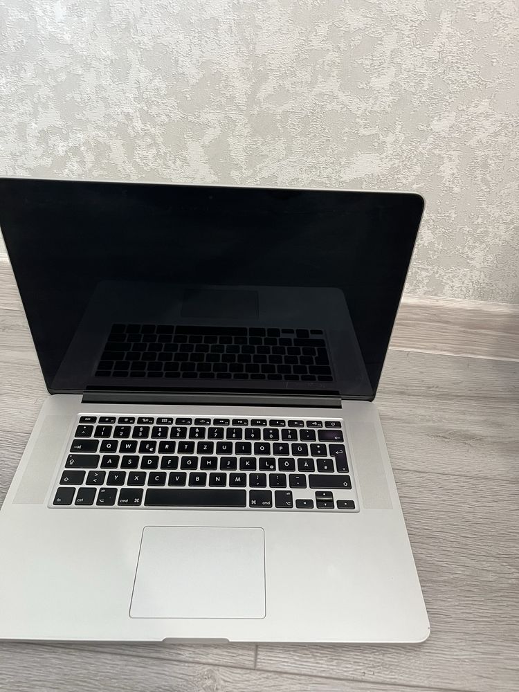 Macbook Pro 2015, як донор, не вмикається