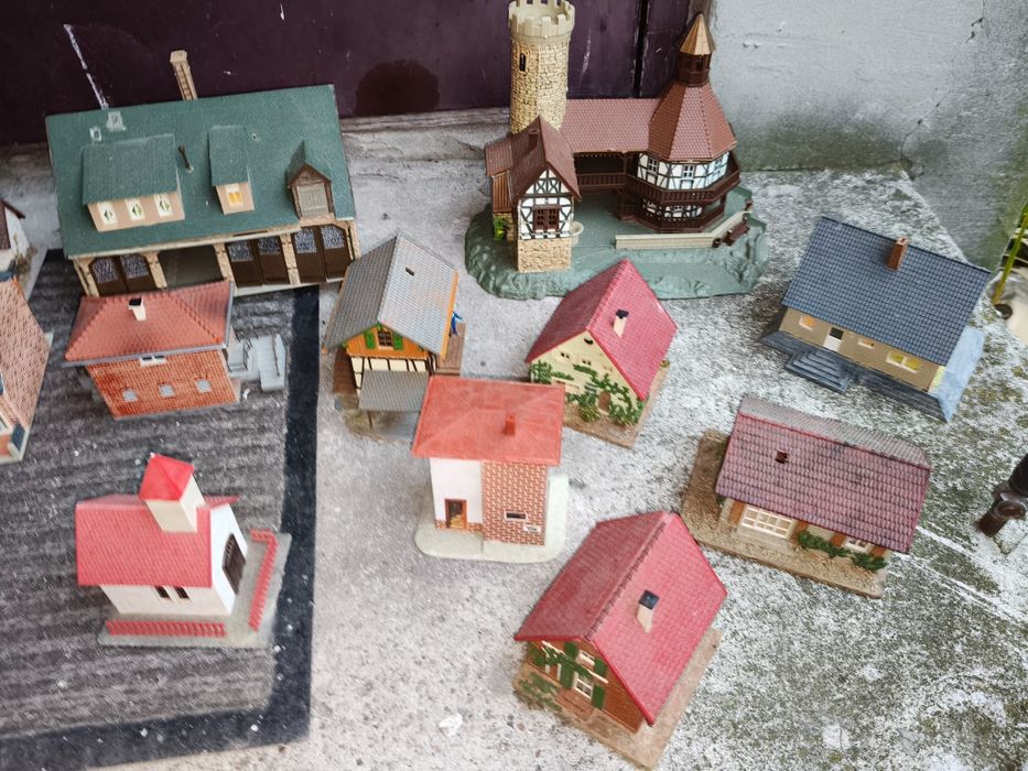 18 domków budynków na makietę dioramę Np kolejki H0