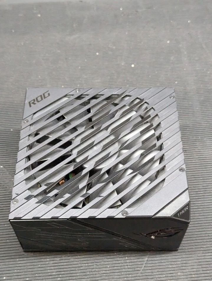 Блок живлення Asus Rog Strix 850W без шнура та кабелів, б/у Робочий