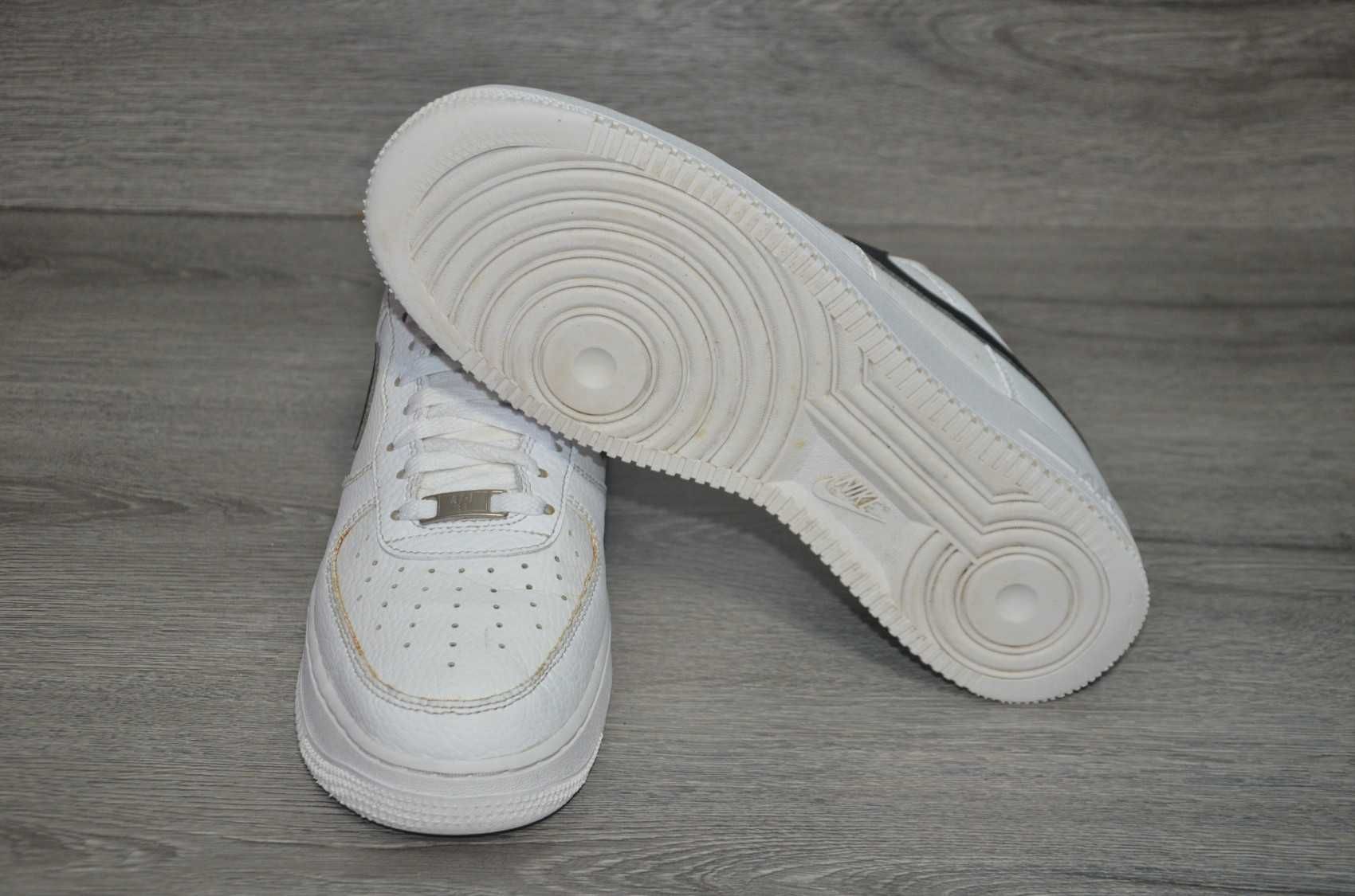 Продам кросівки Фирма NIKE Air FORCE 1 07.