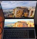 Laptop z podwójnym wyświetlaczem