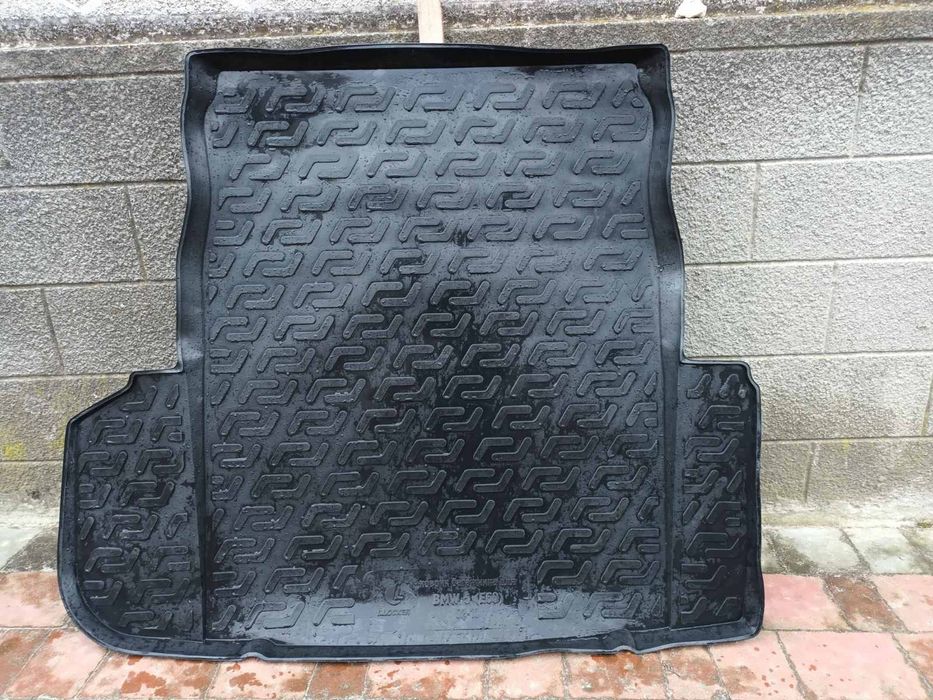 Килимок в багажник