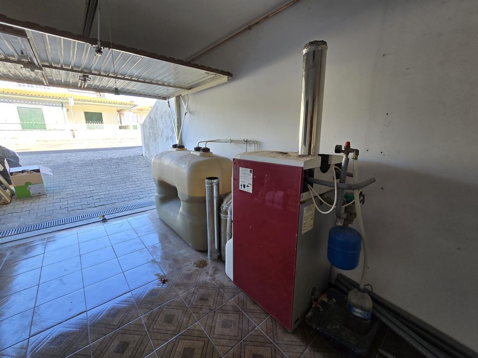 Caldeira de aquecimento e depósito de gasóleo
