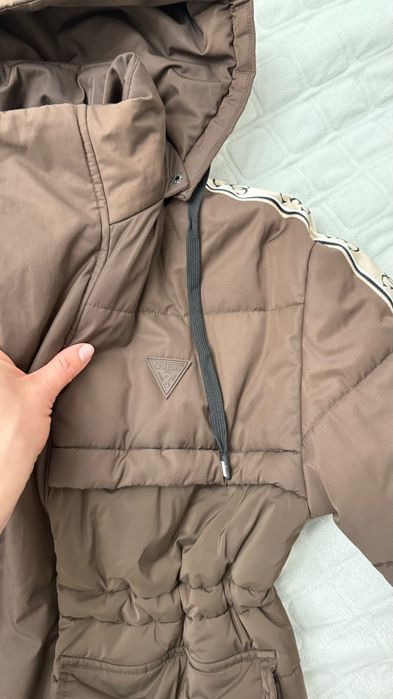 Куртка Guess (розмір m)