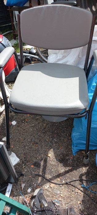 Krzesło toaleta dla niepełnosprawnych osób starszych krzesło sanitarne