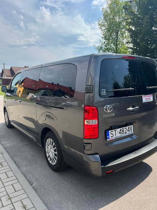 Wynajem busa 9 osobowego Toyota Proace Verso 2022