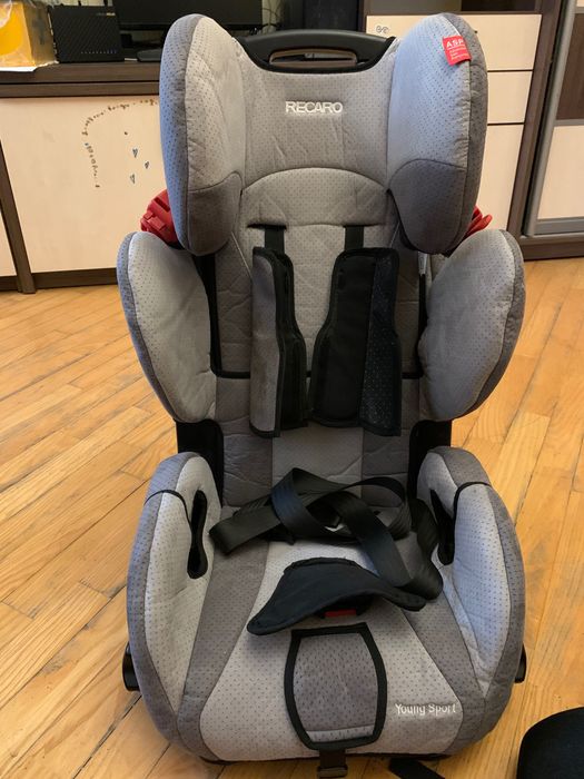 Дитяче автомобільне крісло