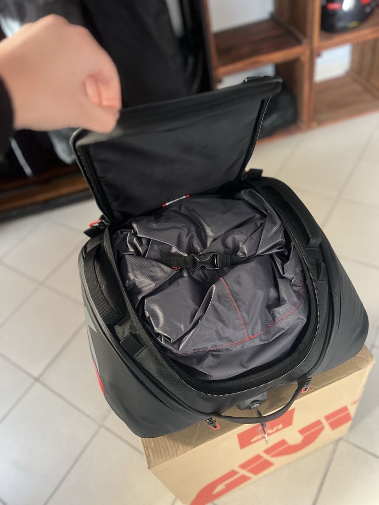 Сумка центральна GIVI XL08 40л monokey