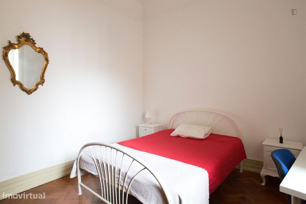 36291 - Quarto com cama de solteiro em...