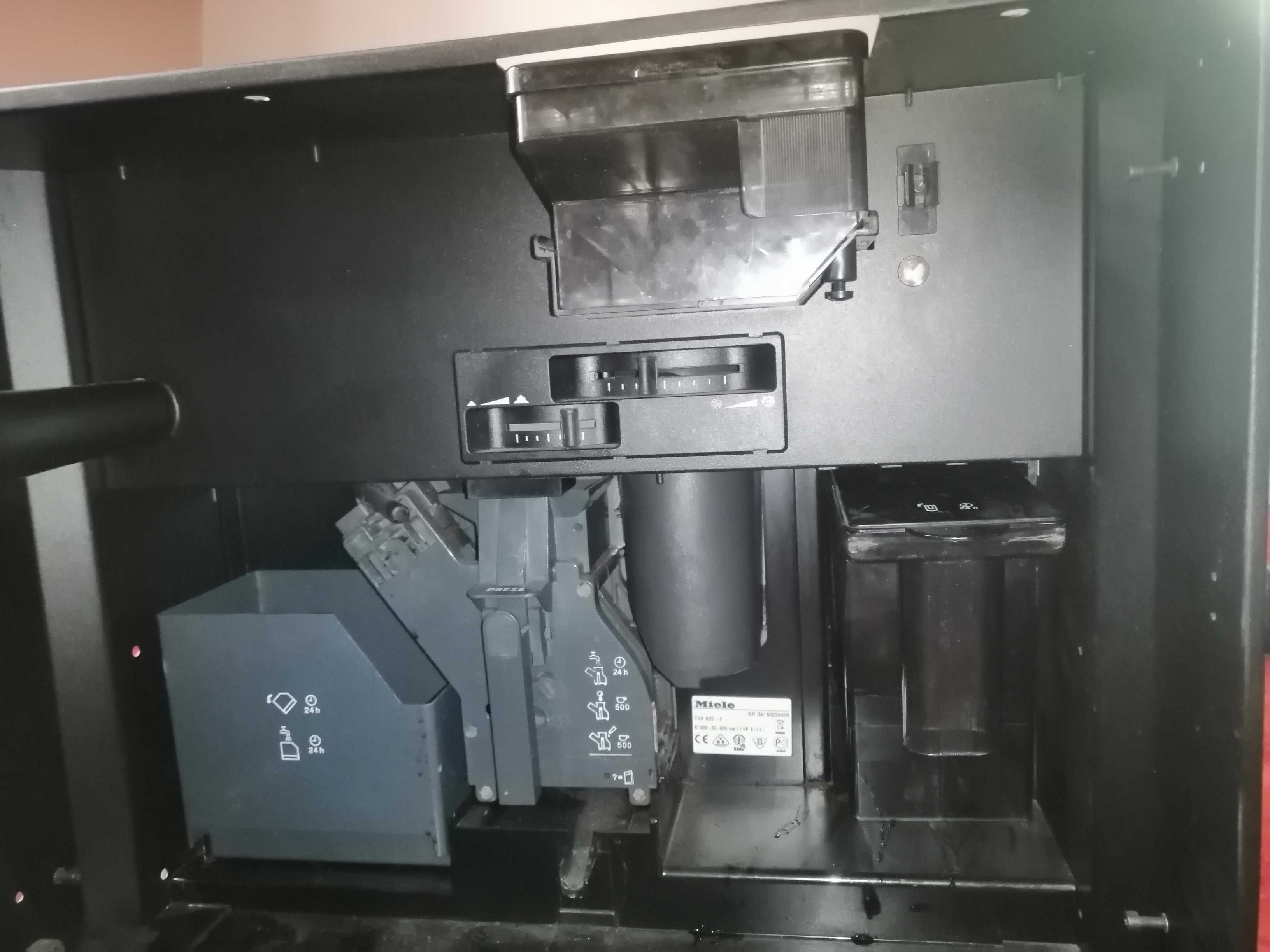 Ekspres do kawy do zabudowy Miele CVA 620-2
