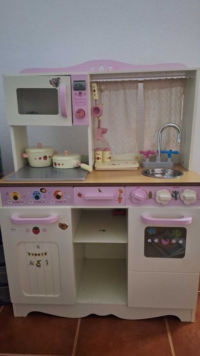 Cozinha de Brincar em Madeira – Como Nova + Acessórios