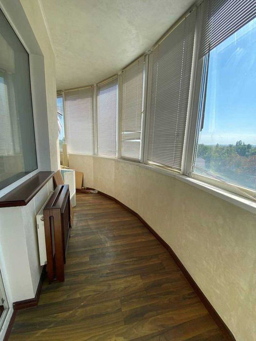 Продам двоповерхову квартиру з видом на р. Дніпро в центрі