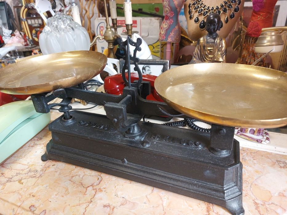 Antiga balança em ferro fundido e latão 5kg 

Balança mecânica, c