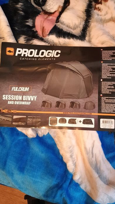 Zestaw kempingowy Prologic + 2 łóżka polowe Quechua + panel solarny