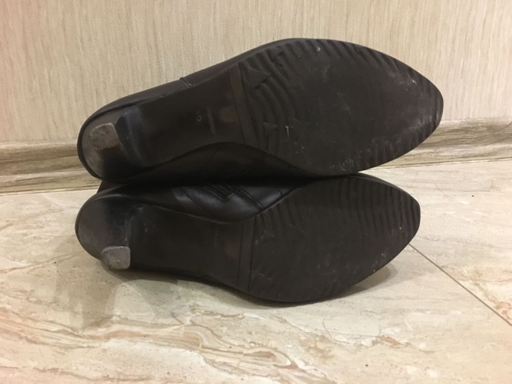 Жіночі шкіряні демисезонні чоботи Монарх 40р