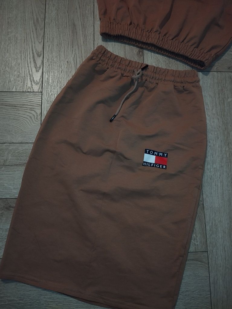 Komplet top bluza spódnica