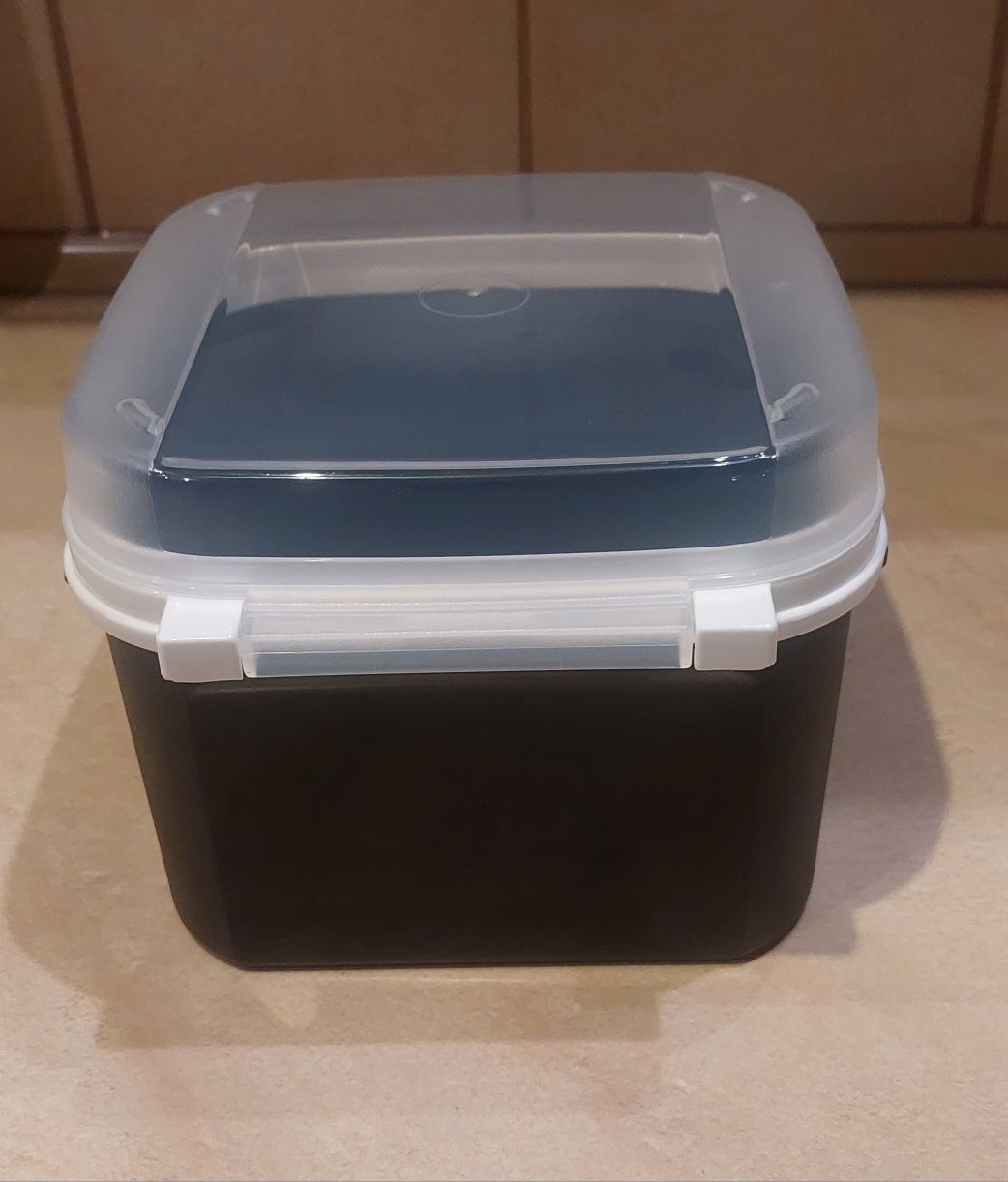 TUPPERWARE Pojemnik Kolory Tęczy 2,6 L