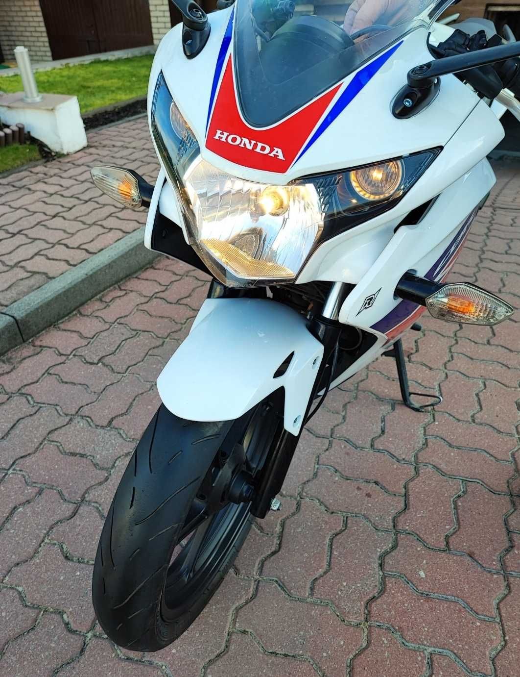 Motocykl Honda CBR 125R 2016