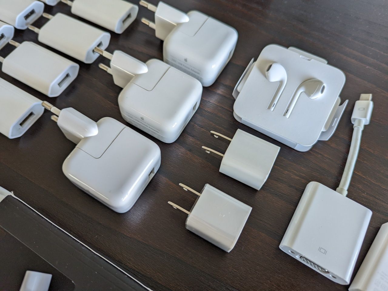 Material Apple iPhone e MacBook