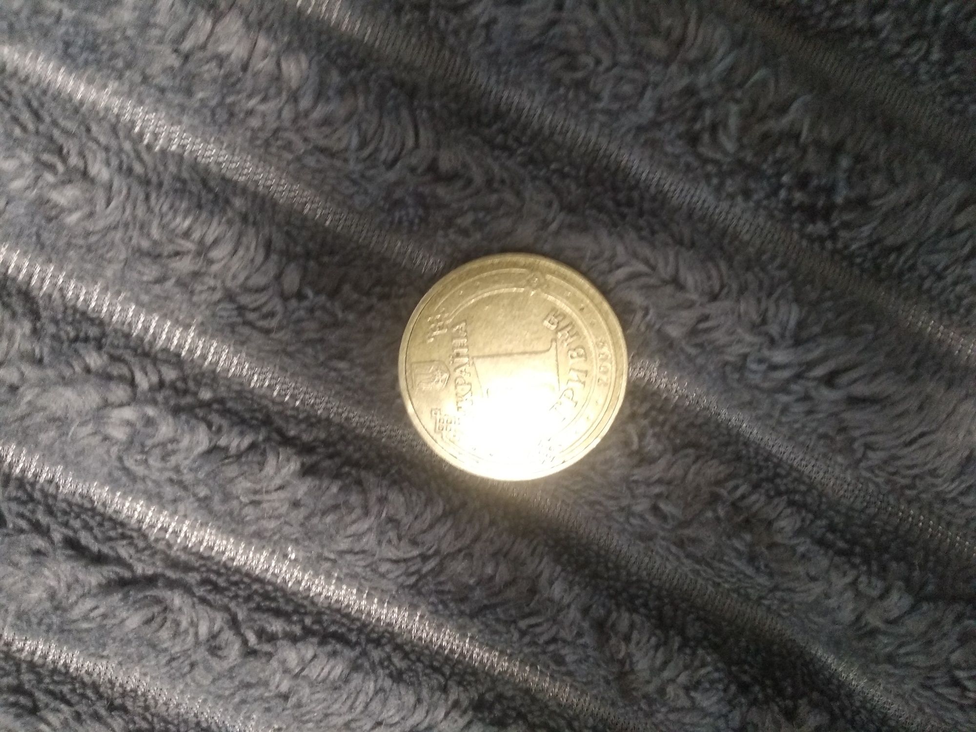 Продам монету 1 гр 2004 год