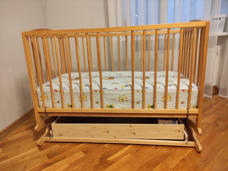 Віддам дитяче ліжечко-колиску. Матрац в хорошому стані після хімчистки