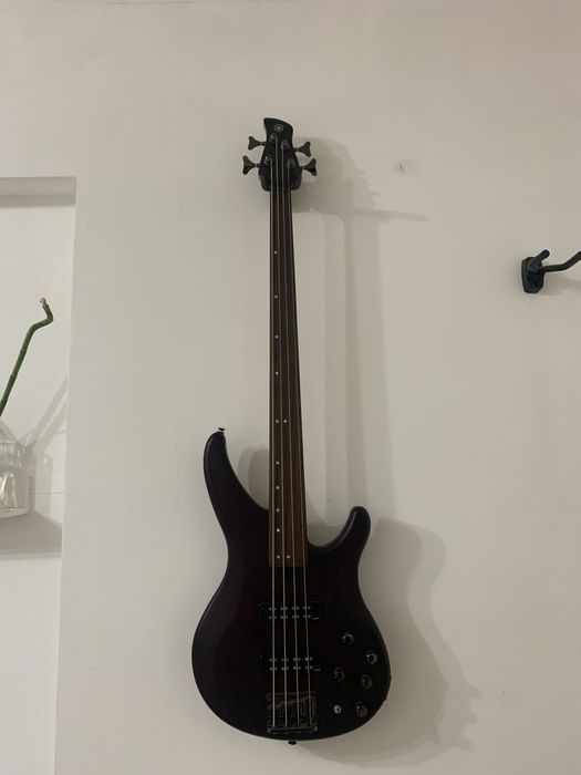Baixo Yamaha TRBX504 Fretless