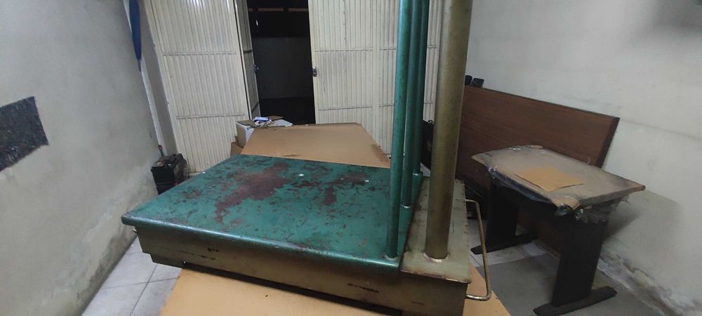 Balanca decimal antiga em ferro capacidade até 500 kgs