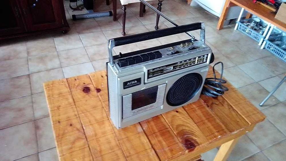 Rádio  Aiwa, modelo TPR145,