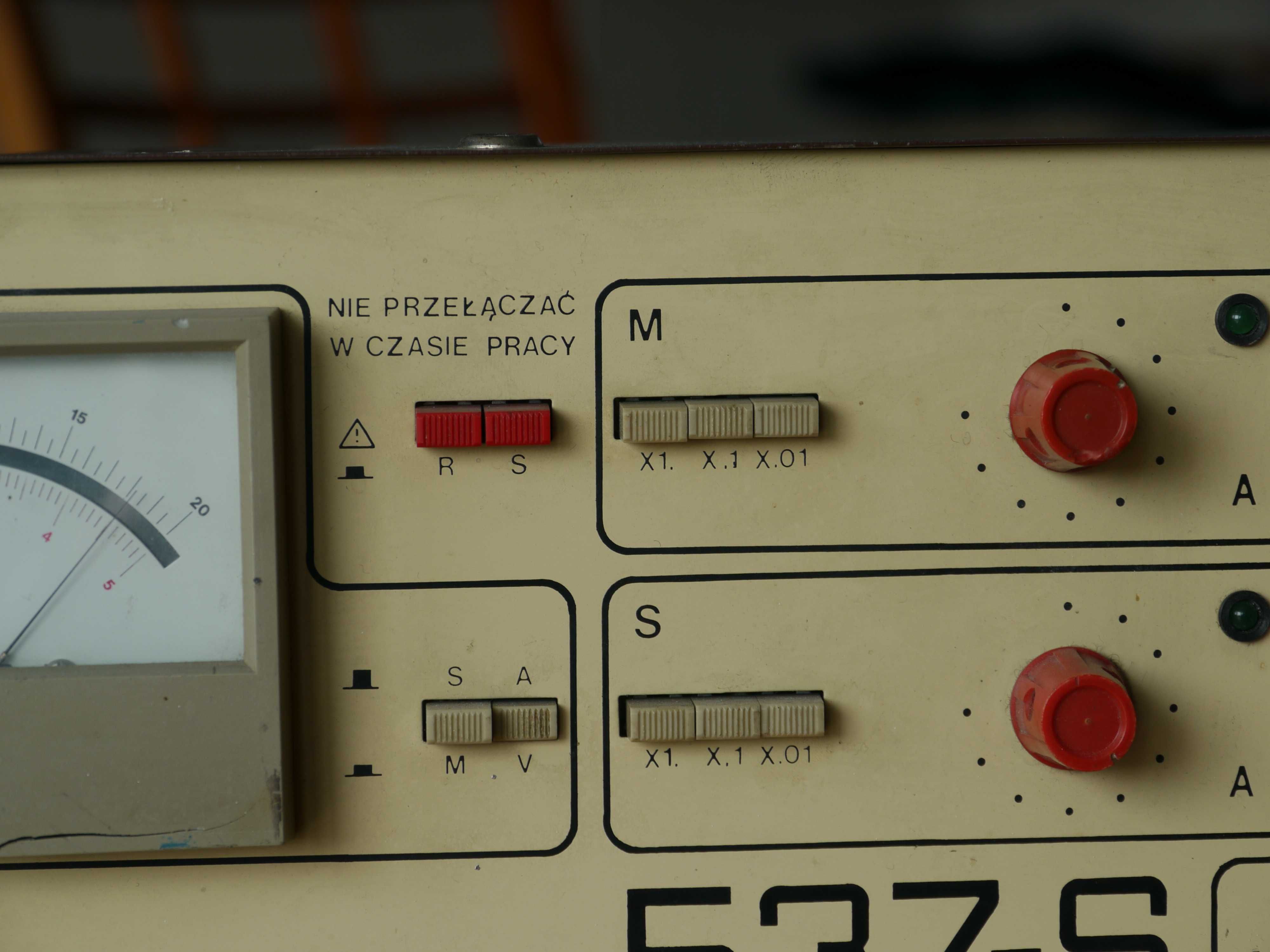 Stary zasilacz laboratoryjny Unitra Cemi 537-S