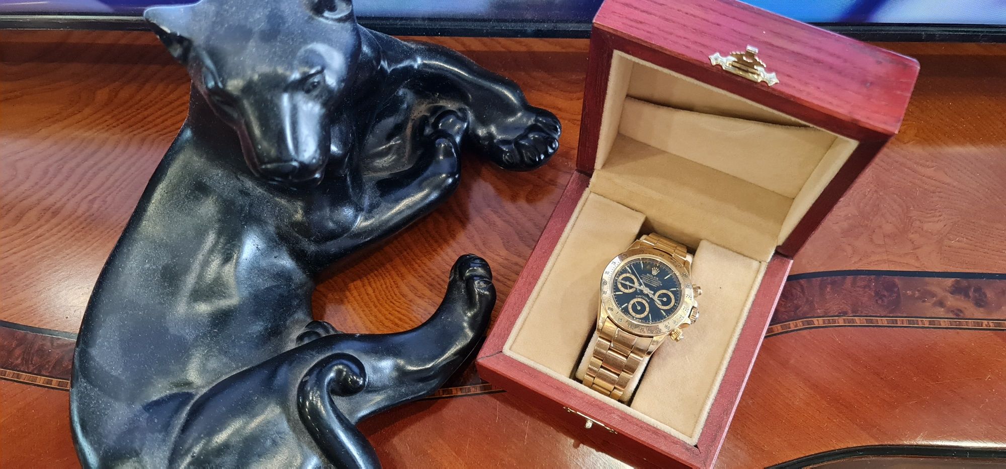 Продам золотые часы Rolex Daytona, 750 проба на браслете.