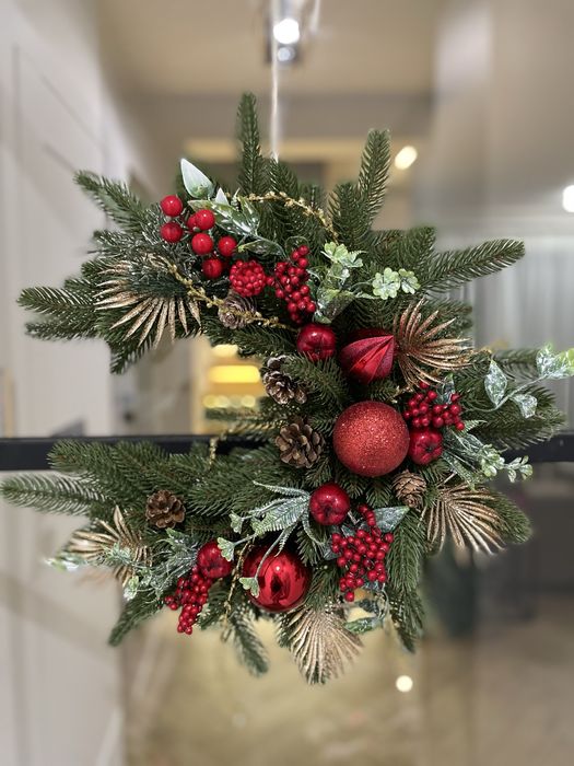 Wianek świąteczny na drzwi w kształcie księżyca