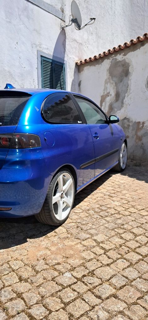 Vendo Seat 6l impecável.