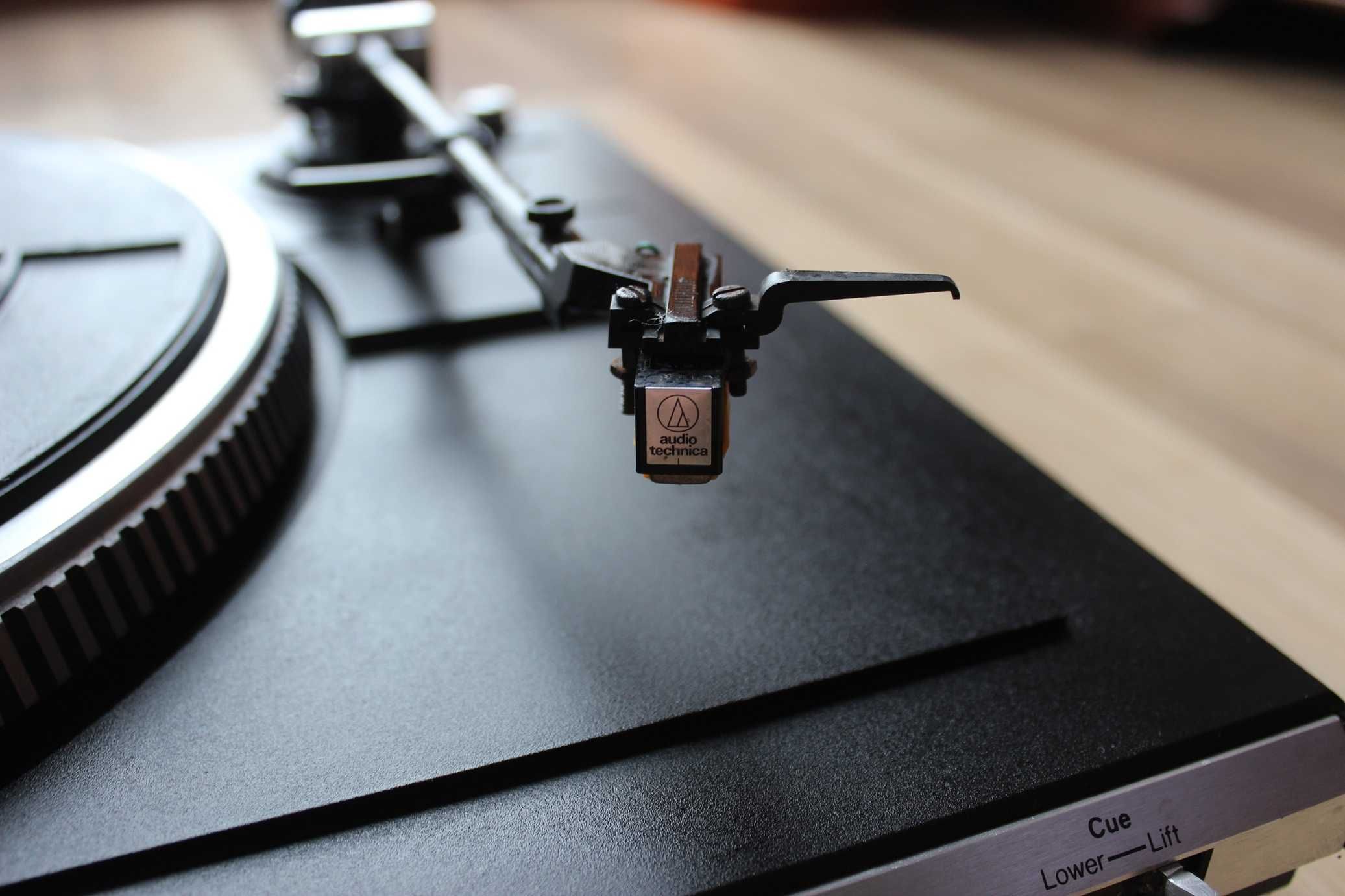Gramofon Garrard  Quartz DDQ 650