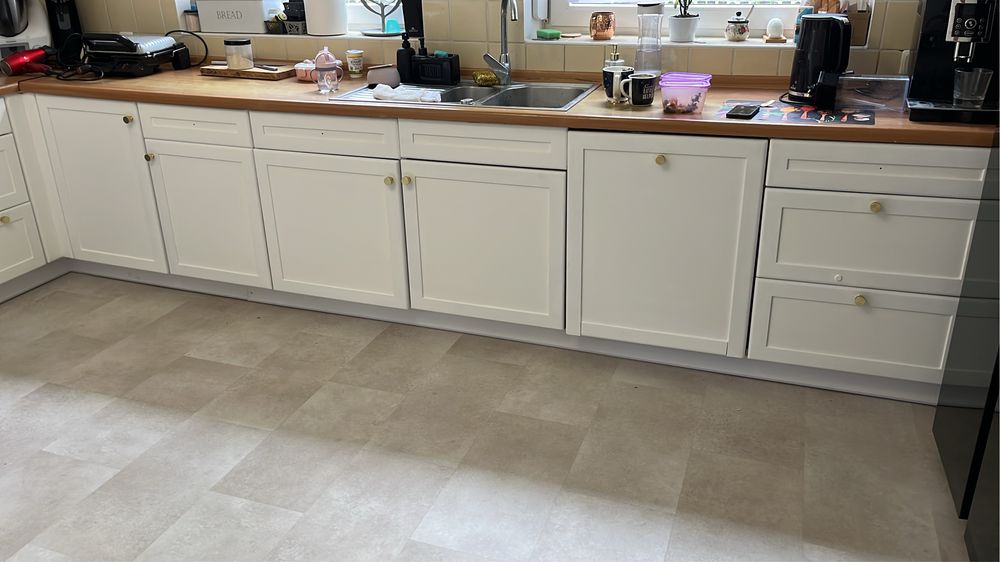 Meble kuchenne prawdziwe z drewna fronty wraz z blatem